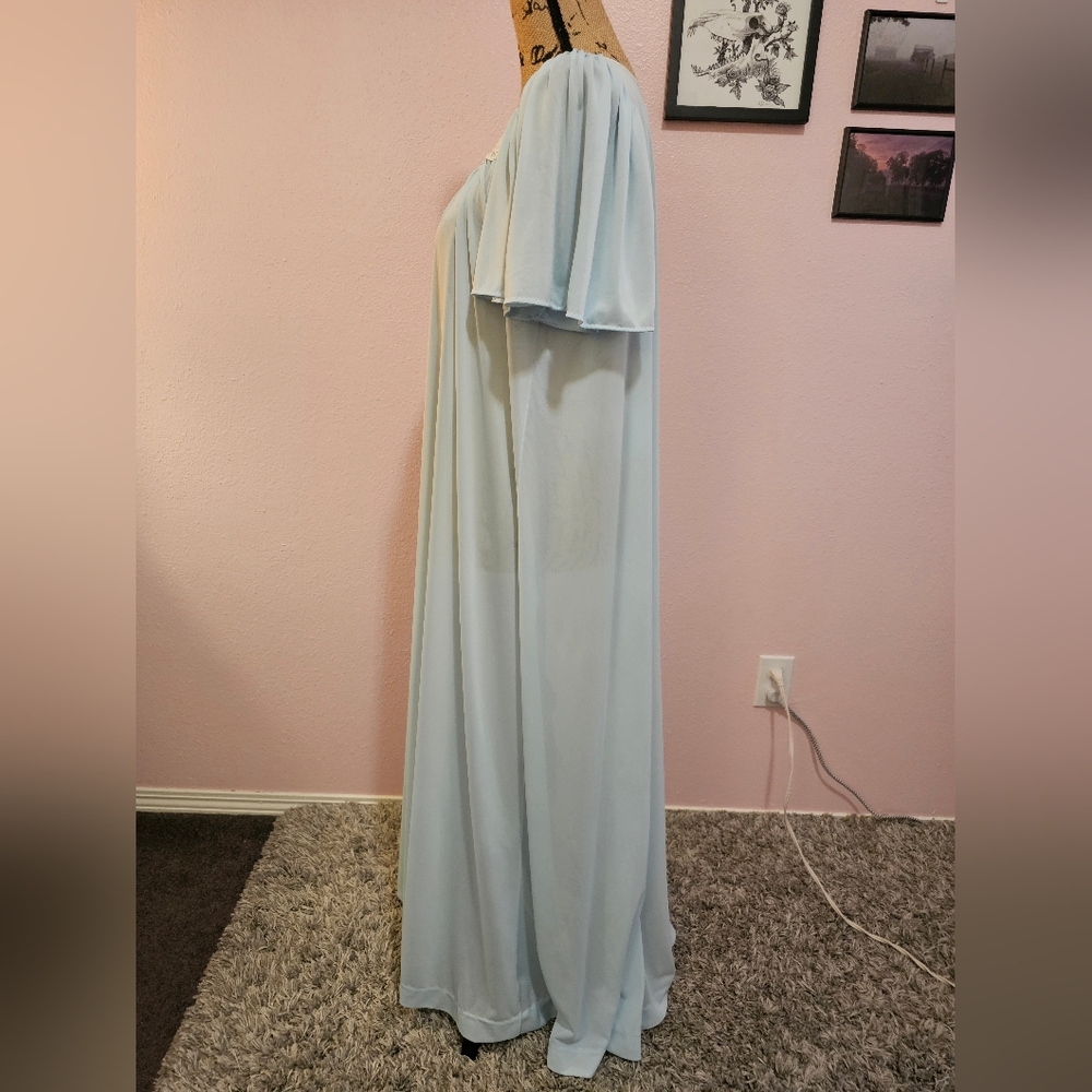 Beautiful Silky Smooth Vintage Nightgown - Picture 12 of 12